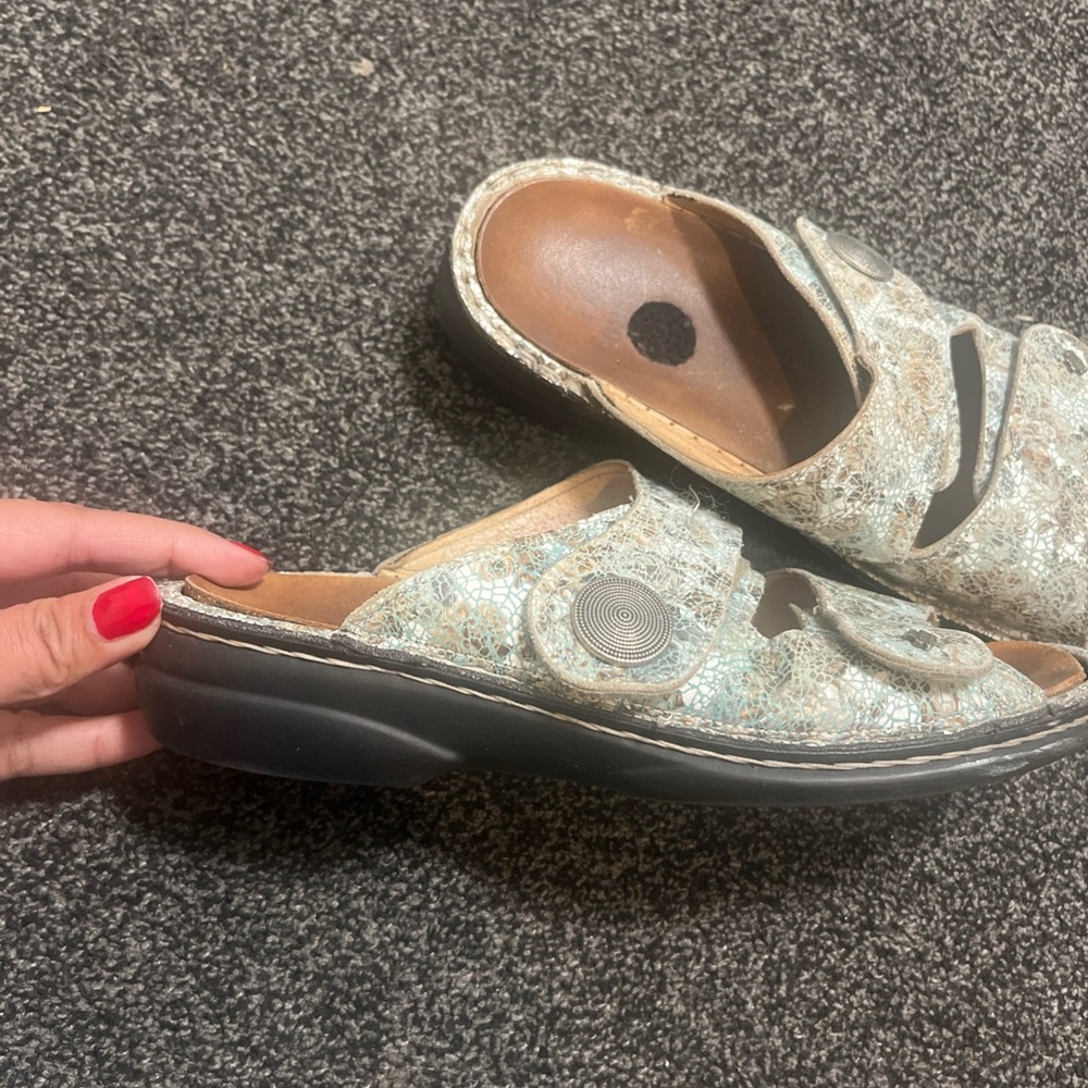 Finn Comfort Women's Sandals in Cream and Tan - Picture 2 of 14